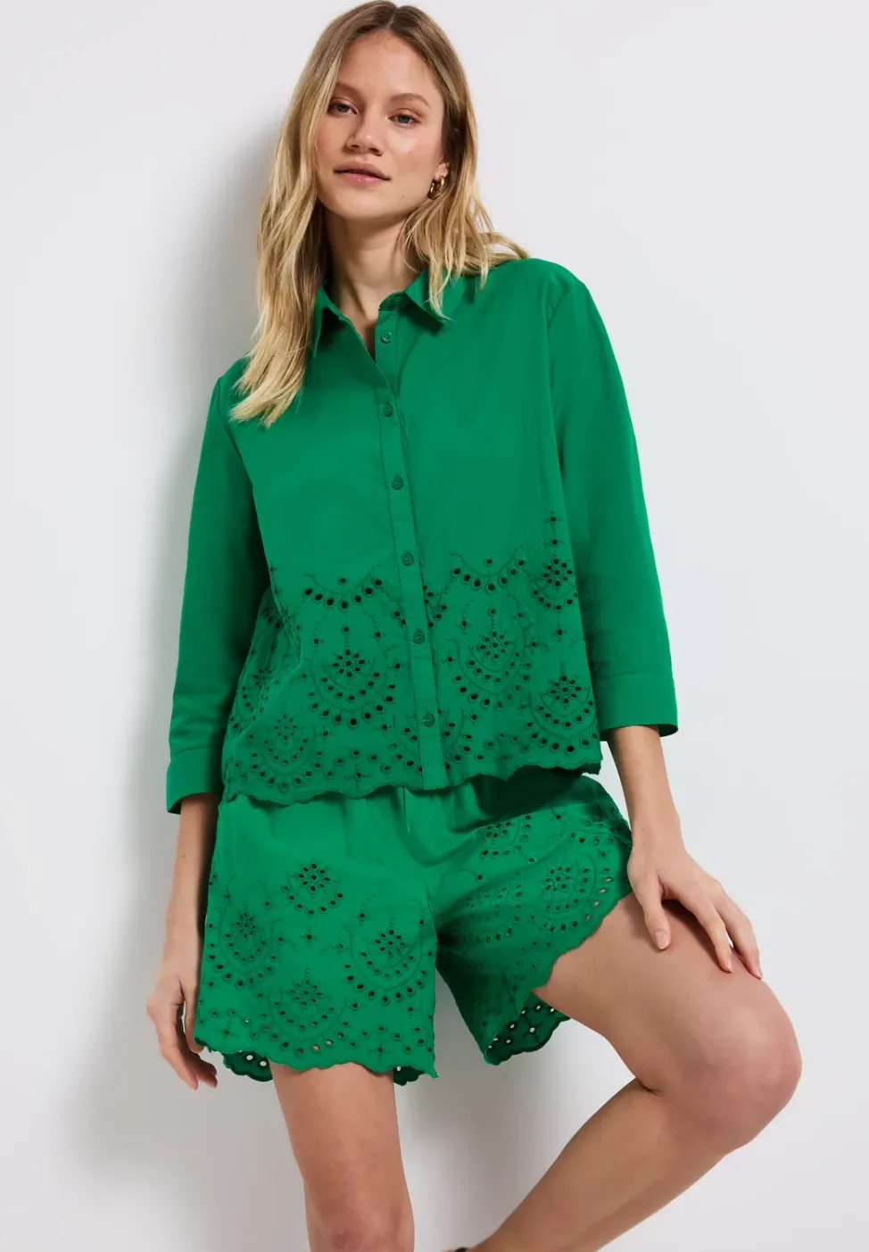 Short avec broderie