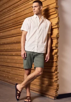 Short chino