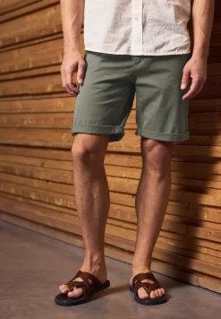 Short chino