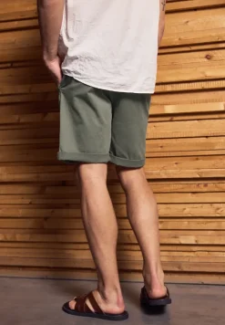Short chino