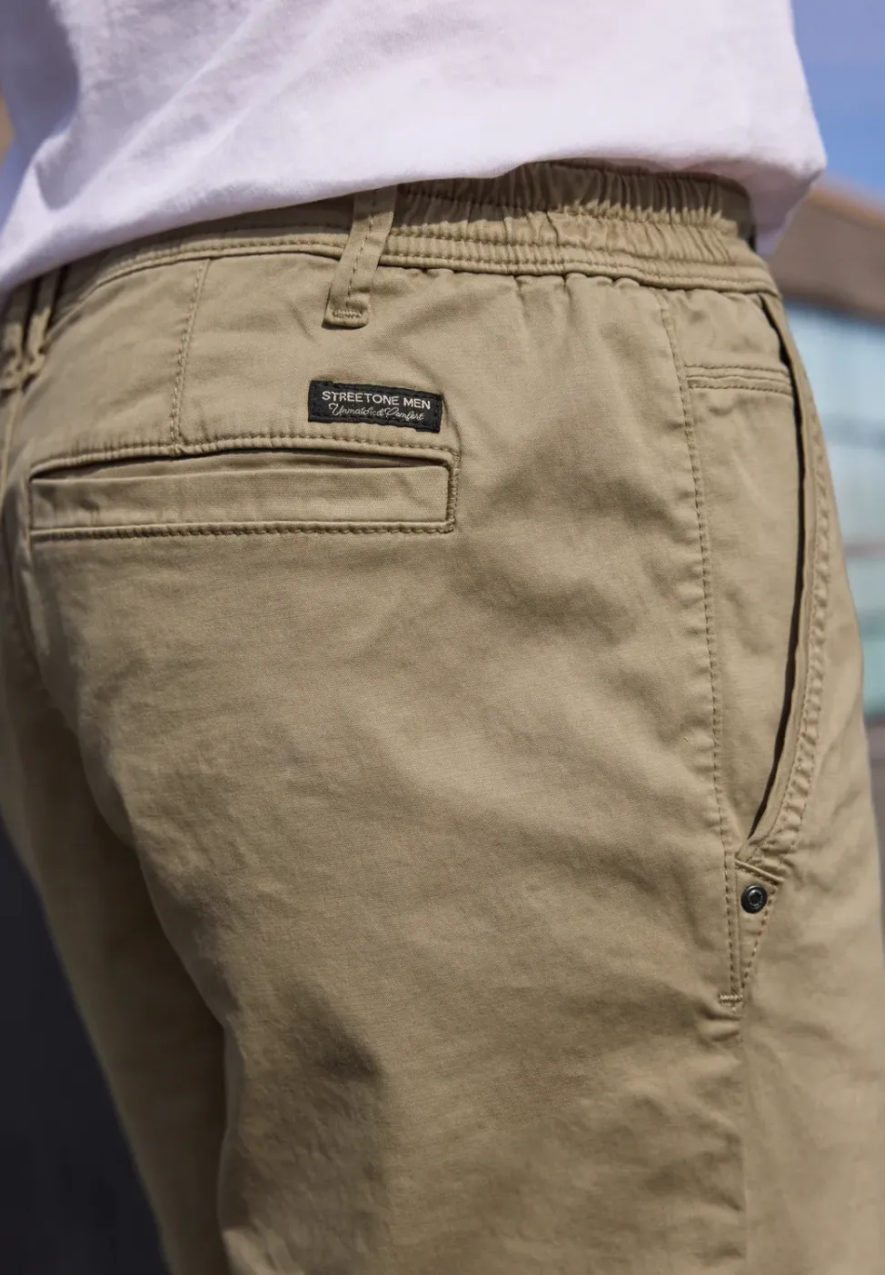 Short chino Regular Fit avec poches