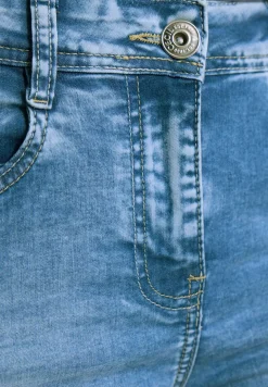 Short en jean jambes droites et coupe slim