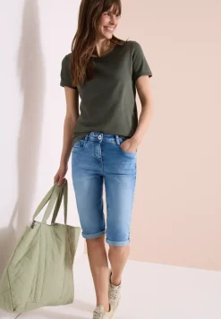Short en jean jambes droites et coupe slim