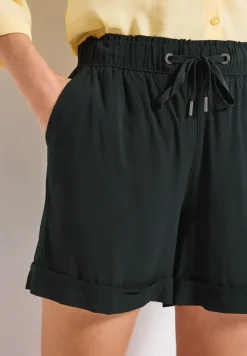 Short en papier