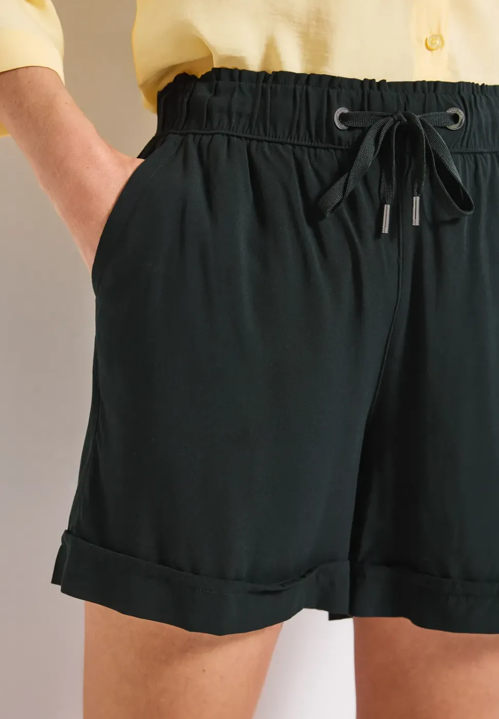Short en papier