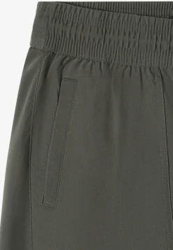 Short Straight Leg à la coupe Loose Fit