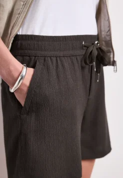 Short structuré en coupe loose