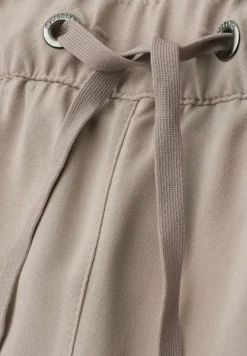 Short taille haute avec ceinture paperbag