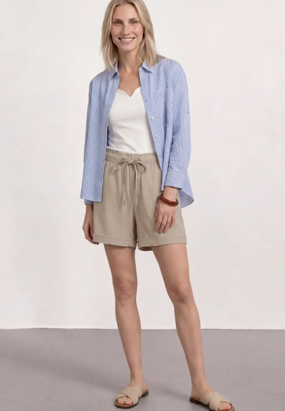 Short taille haute avec ceinture paperbag