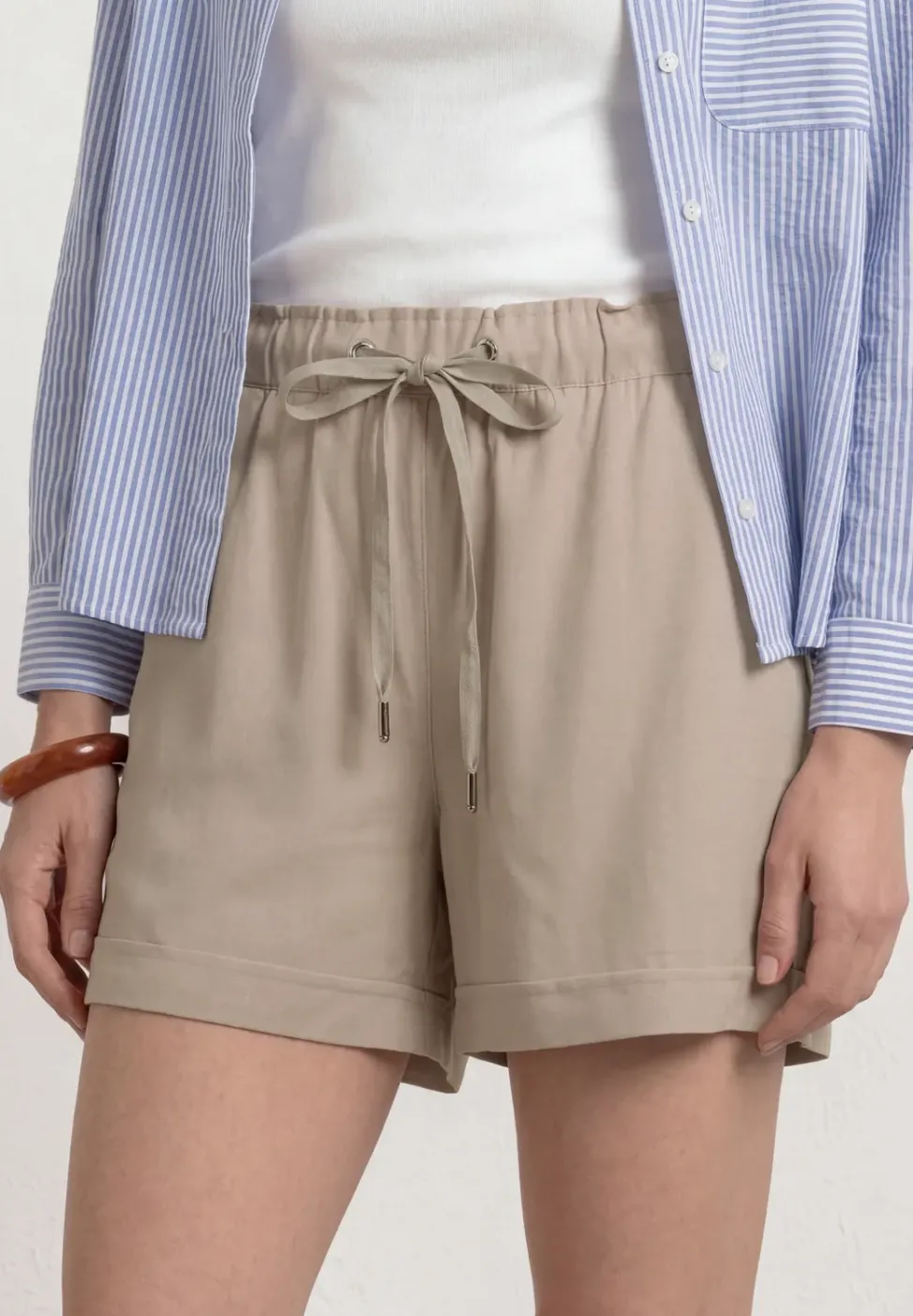 Short taille haute avec ceinture paperbag