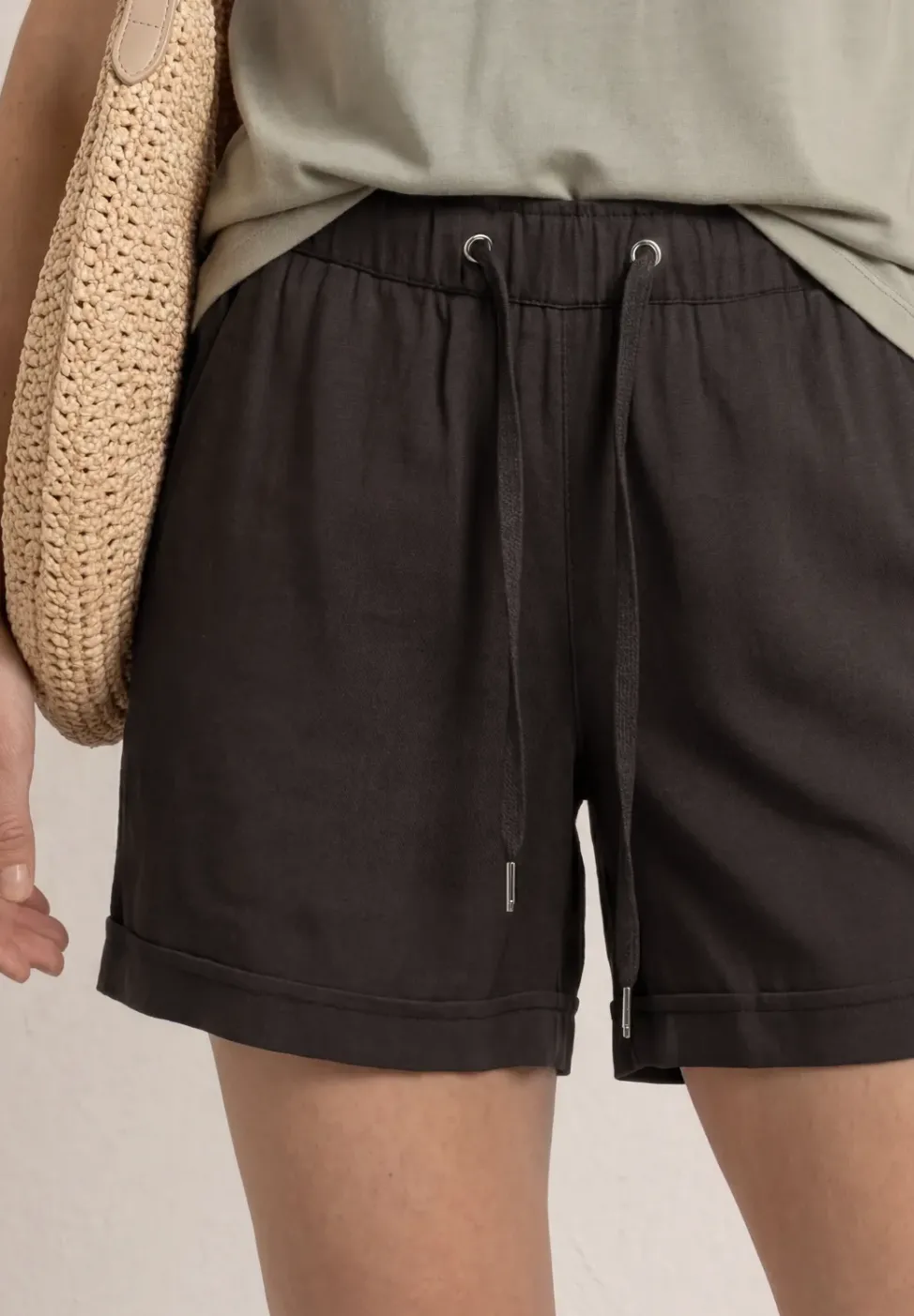 Short taille haute avec ceinture paperbag