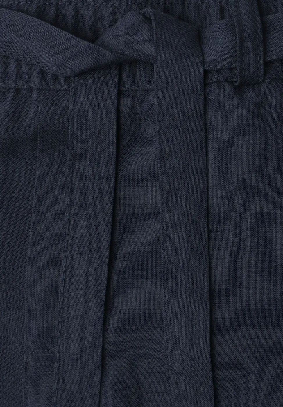 Short taille haute avec ceinture