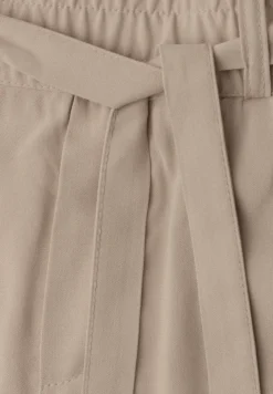 Short taille haute avec ceinture