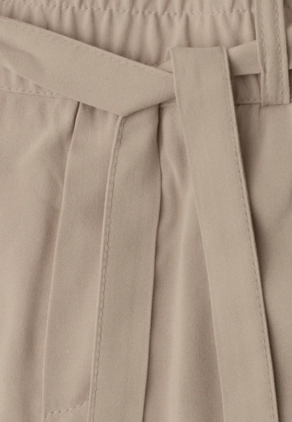 Short taille haute avec ceinture