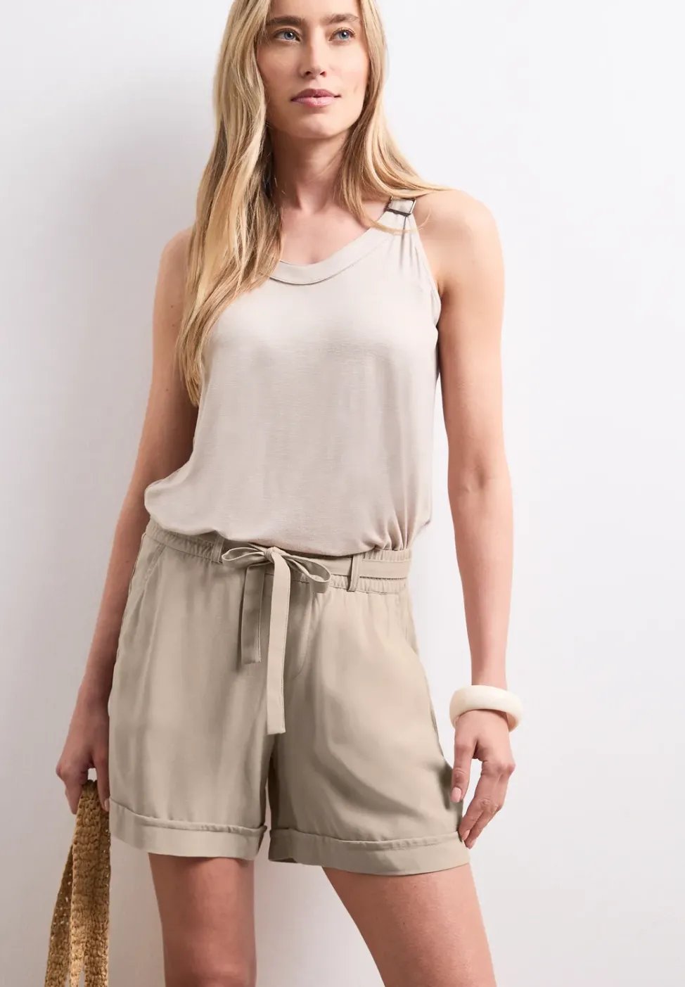 Short taille haute avec ceinture