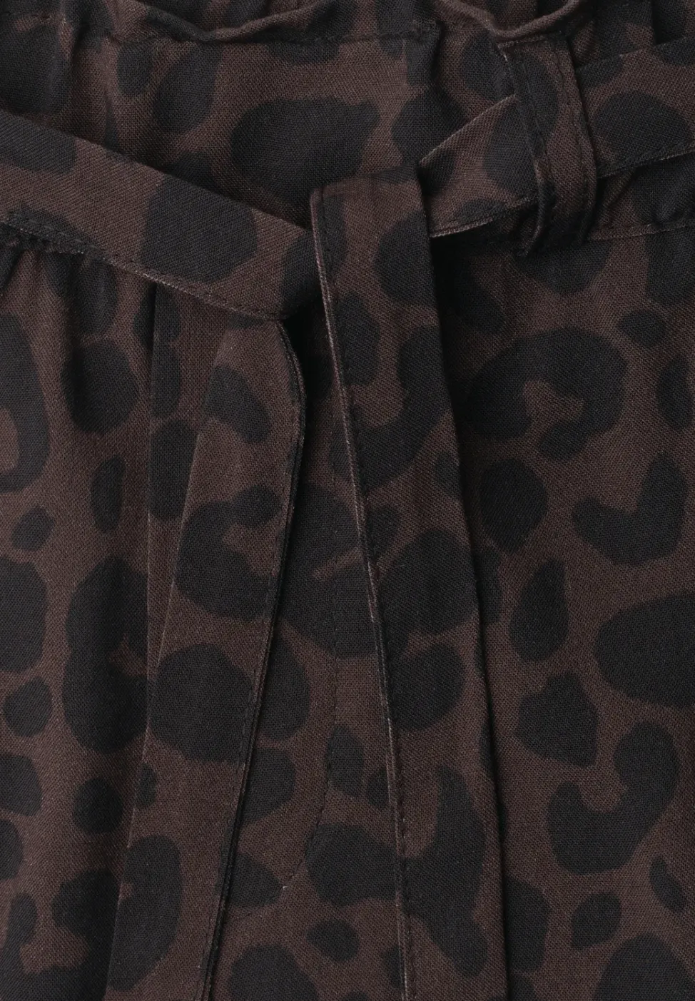 Short taille haute avec ceinture paperbag