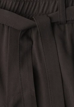 Short taille haute avec ceinture