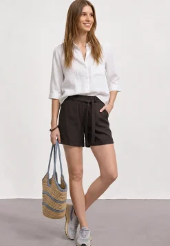 Short taille haute avec ceinture