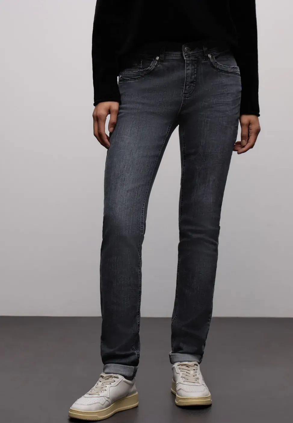 Slim Legs Jeans