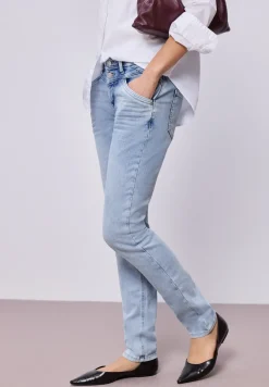 Slim Legs Jeans