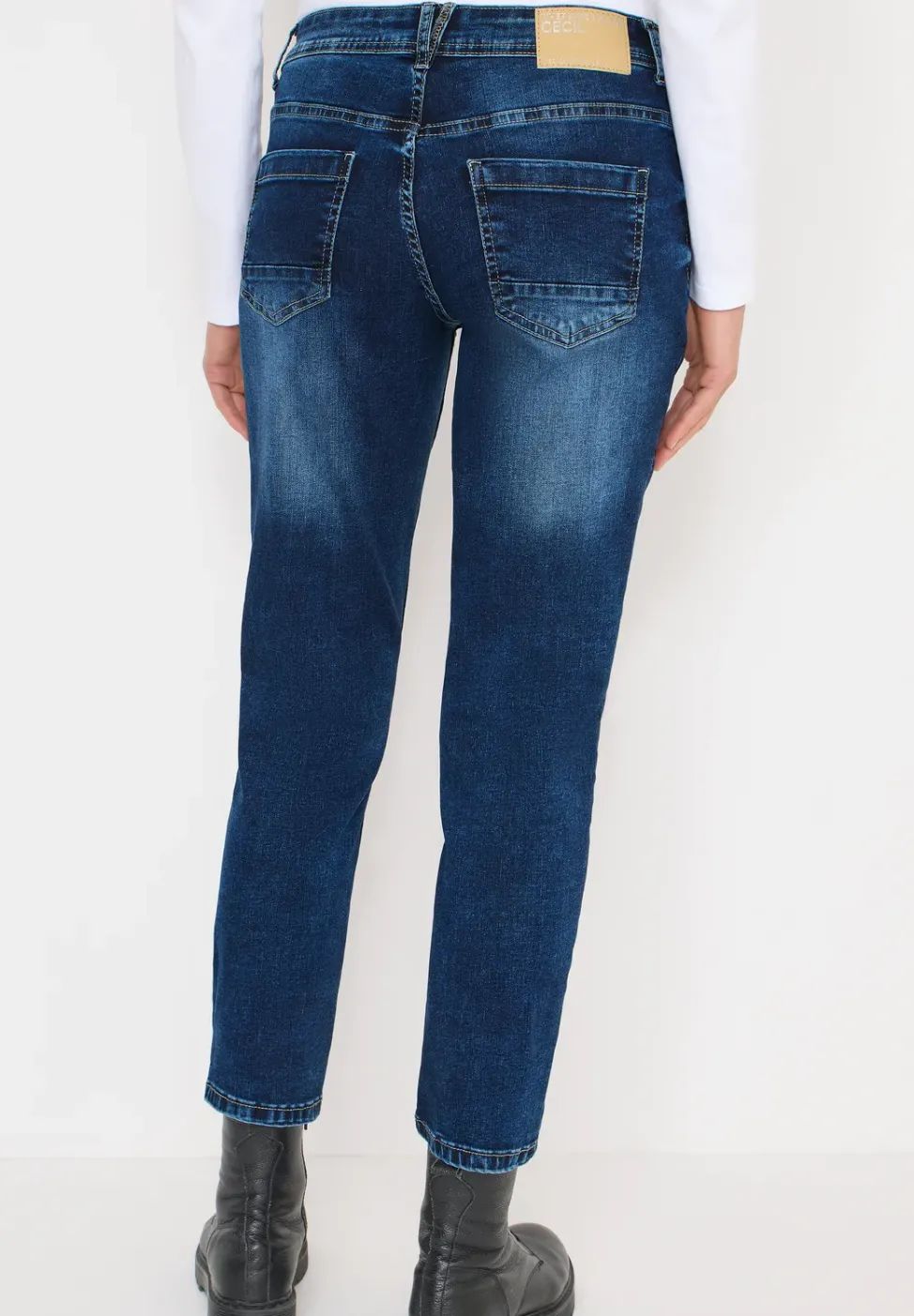 Slim Legs Jeans