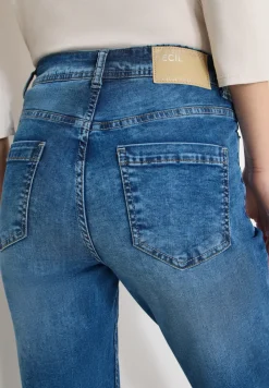 Slim Legs Jeans