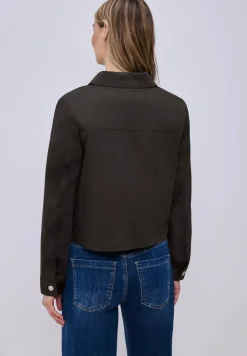 Survêtement au look slik avec patte de boutonnage