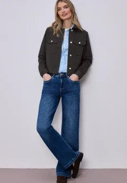 Survêtement au look slik avec patte de boutonnage