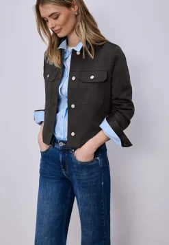 Survêtement au look slik avec patte de boutonnage