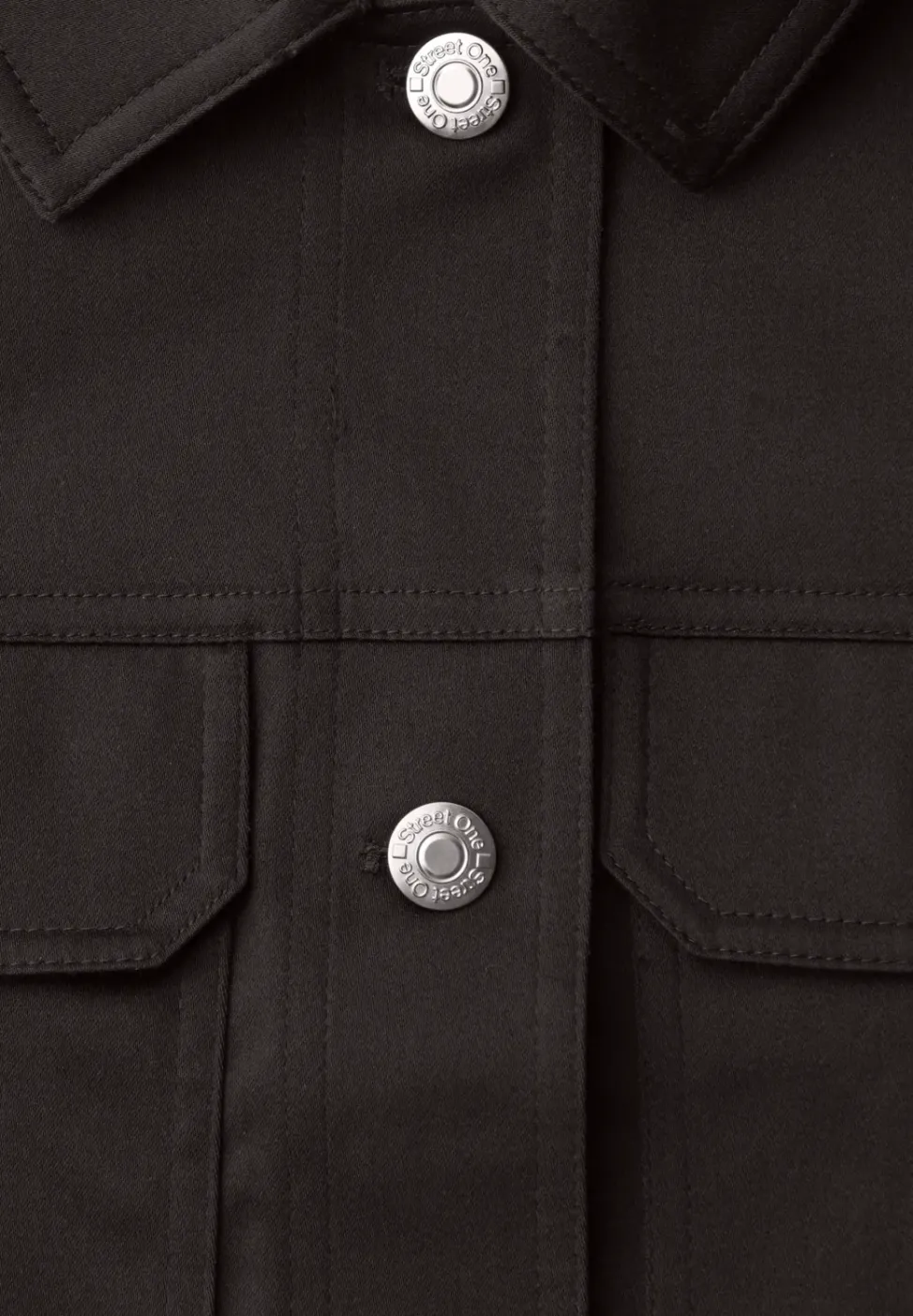 Survêtement au look slik avec patte de boutonnage
