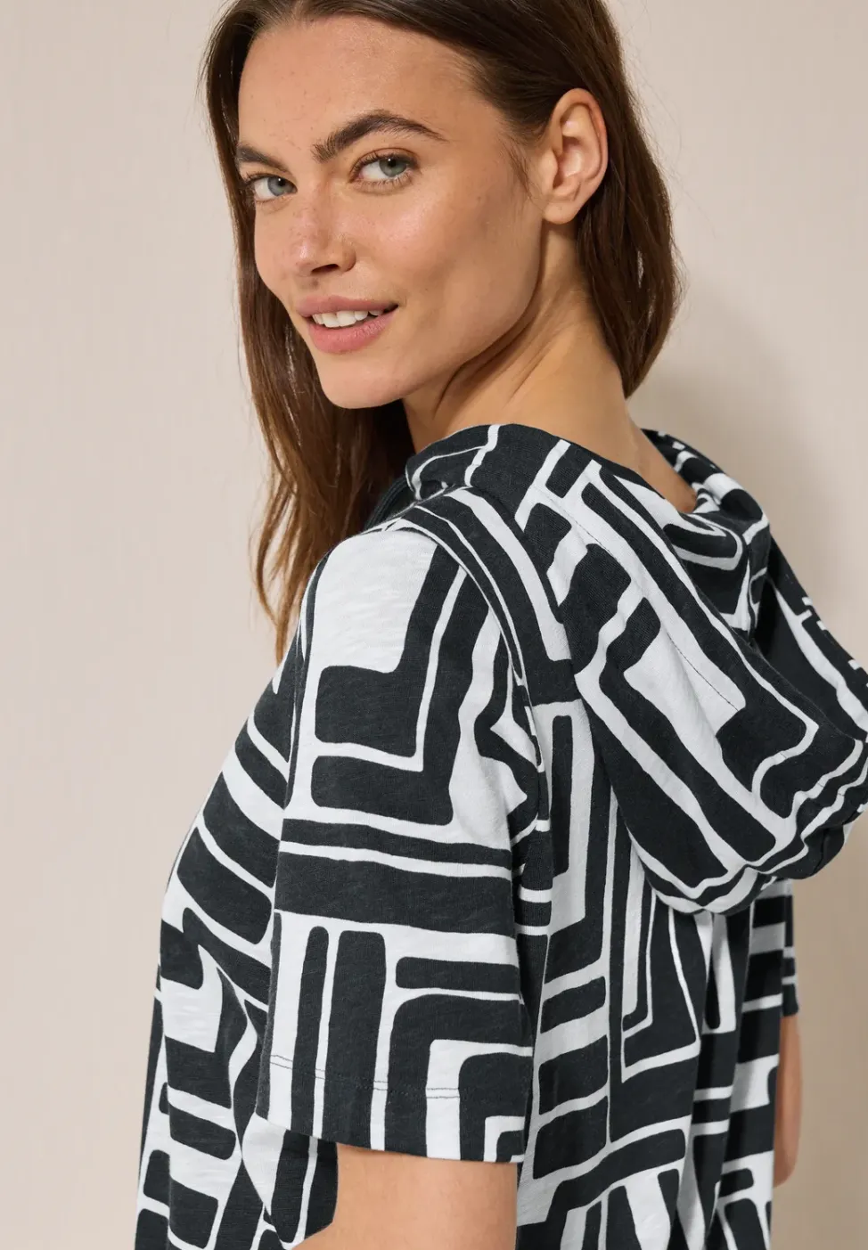 Sweat à capuche à motifs