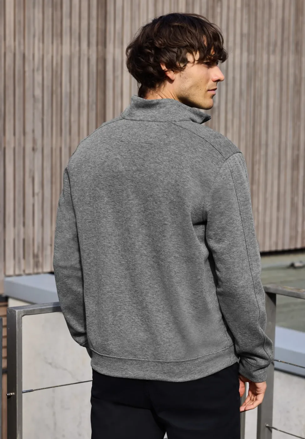 Sweat-shirt à col roulé piqué