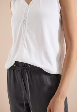 Top avec col en V et bande crocheté