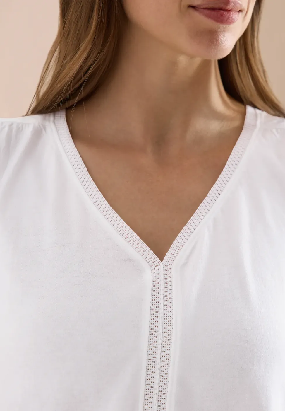 Top avec col en V et bande crocheté