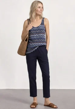 Top avec col en V et détail de nœuds