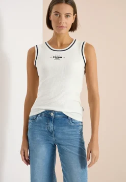 Top avec col rond et détails contrastés