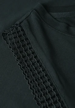 Top avec détails au crochet