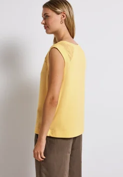 Top avec détails en mesh