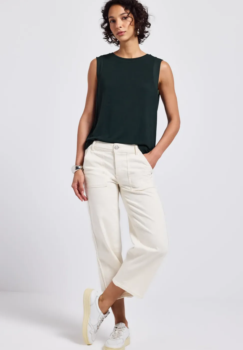 Top avec détails en mousseline