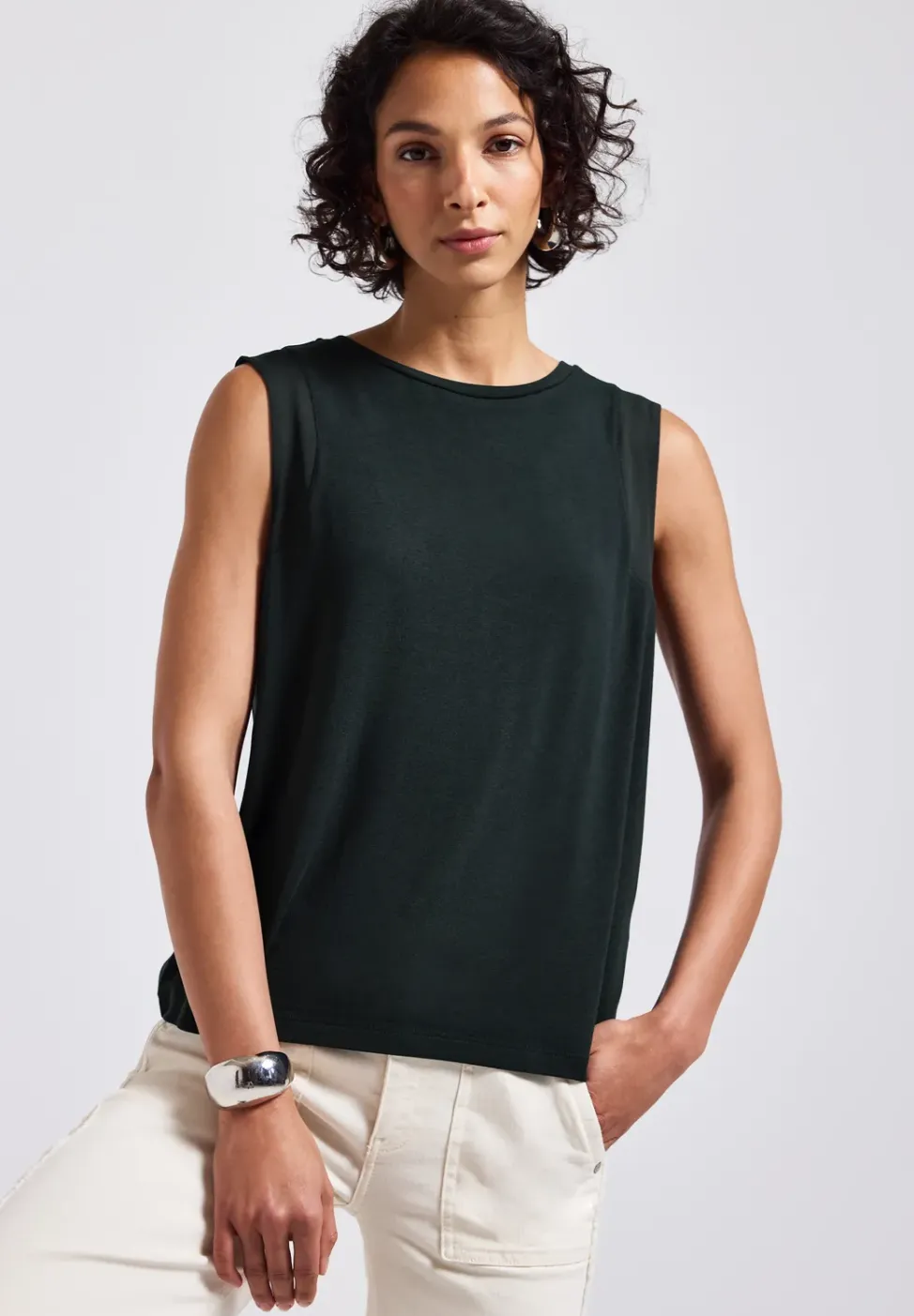 Top avec détails en mousseline