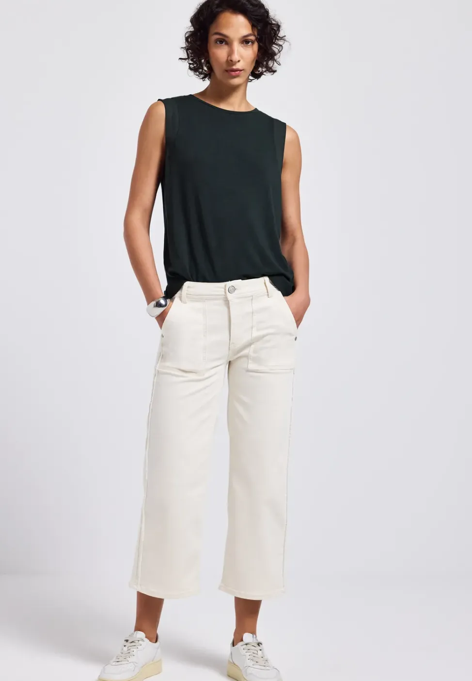Top avec détails en mousseline