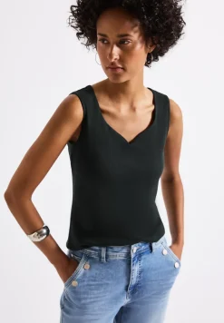 Top avec encolure en cœur