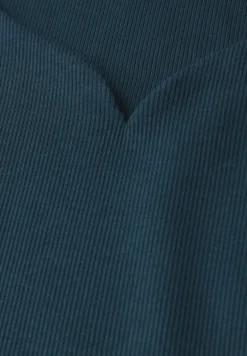 Top avec encolure en cœur