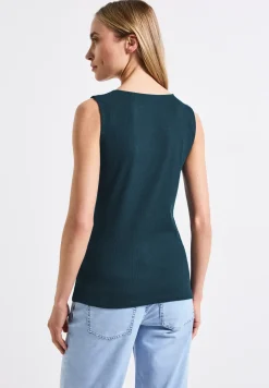 Top avec encolure en cœur