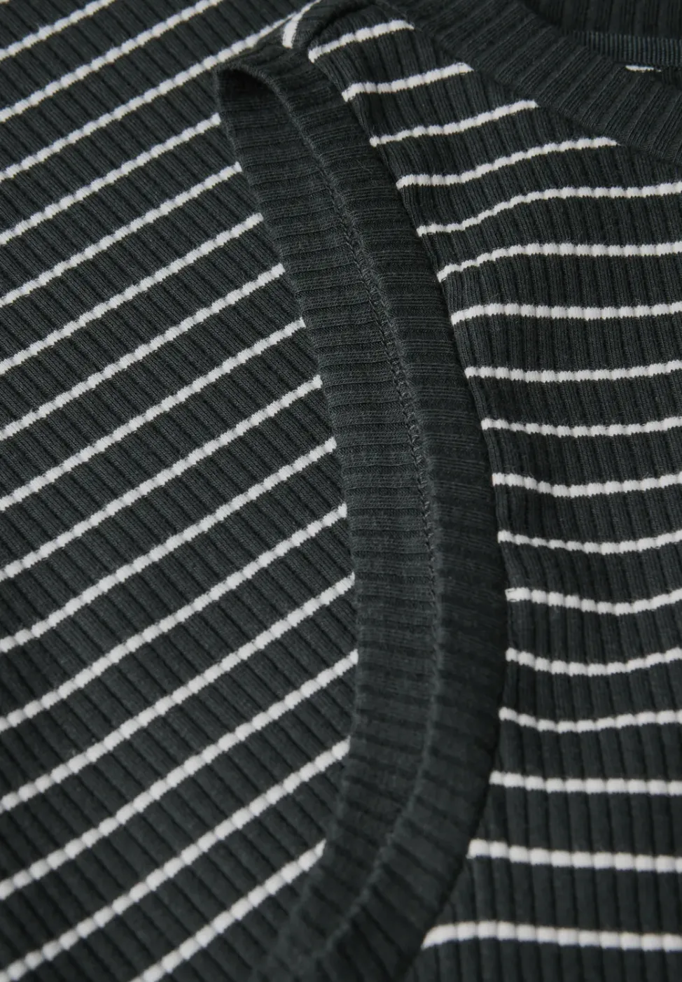 Top avec structure côtelée