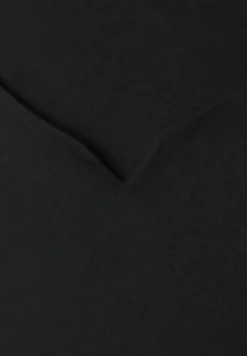 Top basique avec encolure en cœur
