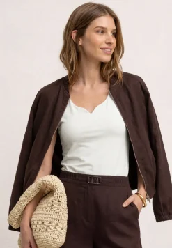 Top basique avec encolure en cœur