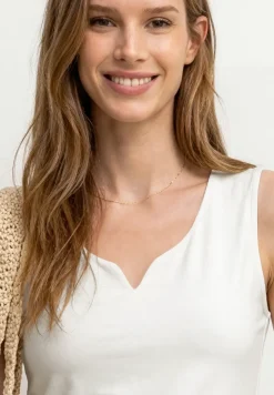 Top basique avec encolure en cœur