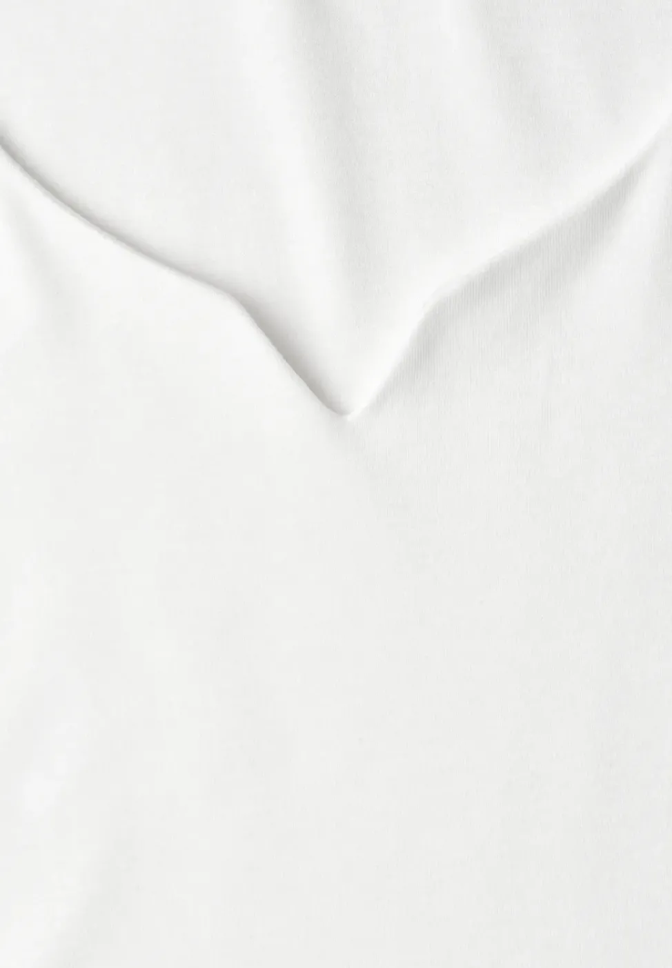 Top basique avec encolure en cœur