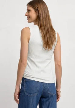Top basique avec encolure en cœur